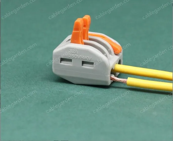 Quick terminal blocks One in and two out